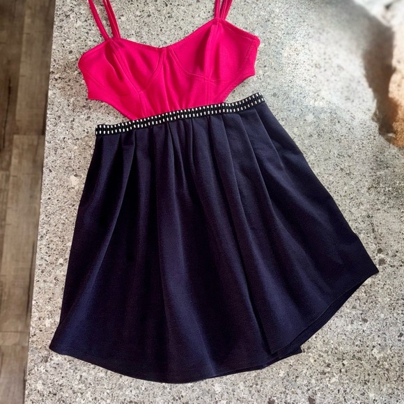 Urban Outfitters - Silence & Noise RED-NAVY Cut Out & Asymmetrical Dress l S🖤 - Picture 1 of 10